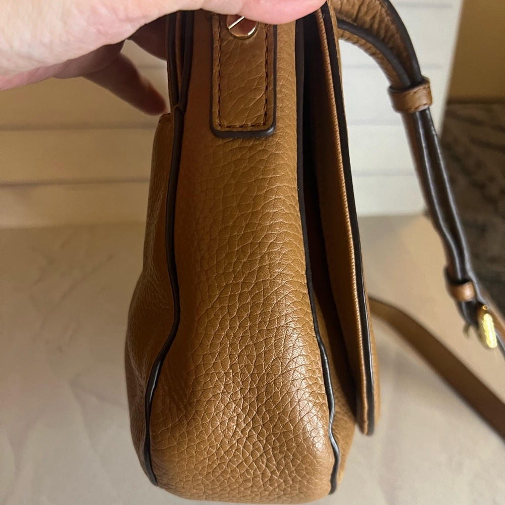 Michael Kors Crossbody, pebble, leather snap closure color acorn/ brown - Picture 7 of 16